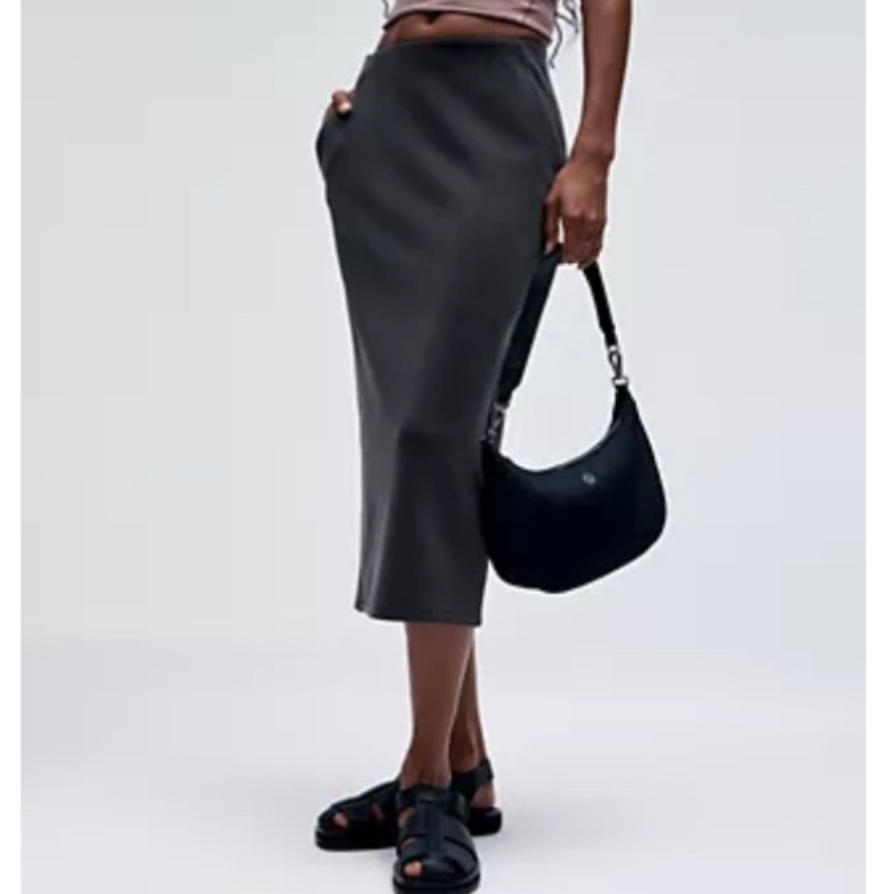 Lululemon softstream high rise skirt.  Size 6 $75. Black